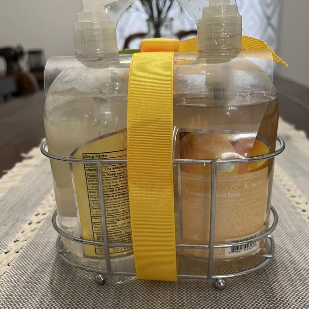 Good Essence Mandarin Orange&Lemon Hand Soap & Sanitizer- 16 oz. ea. New Set - Picture 2 of 3